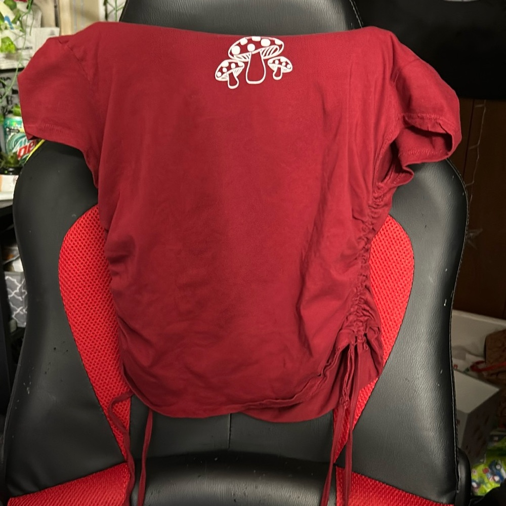 Red mushroom shirt with tightening strings